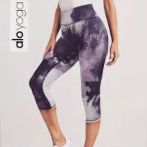 ALO Yoga Purple and White Abstract Capri Leggings